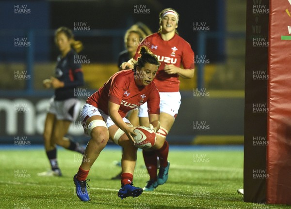 161118 - Wales Women v Hong Kong Women - Sioned Harries of Wales runs in to score try