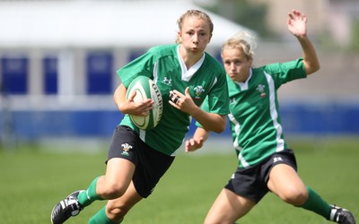01.08.10.. Wales Women v Ireland Women, Women's Rugby World Cup 2010 Warm-Up Fixture -  Wales' Elinor Snowsill looks for a way through the Irish defence 