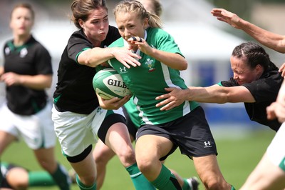 01.08.10.. Wales Women v Ireland Women, Women's Rugby World Cup 2010 Warm-Up Fixture -  Wales' Elinor Snowsill looks for a way through the Irish defence 