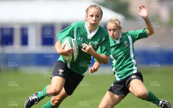 01.08.10.. Wales Women v Ireland Women, Women's Rugby World Cup 2010 Warm-Up Fixture -  Wales' Elinor Snowsill looks for a way through the Irish defence 