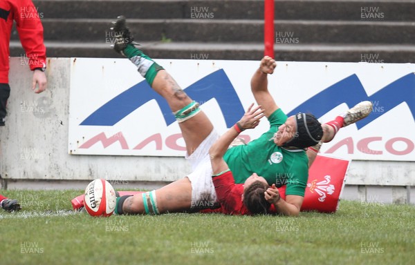 030213 - Wales Women v Ireland Women, 2013 RBS Womens 6 Nations, Aberavon - Ireland's Sophie Spence dives in to score try