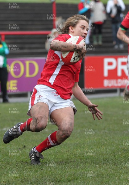 030213 - Wales Women v Ireland Women, 2013 RBS Womens 6 Nations, Aberavon - Wales' Rosie Fletcher dives in to score try