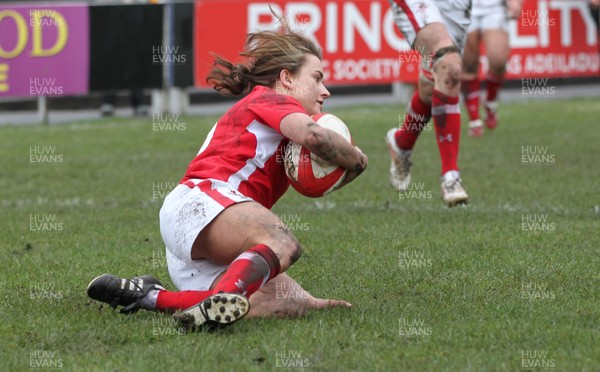 030213 - Wales Women v Ireland Women, 2013 RBS Womens 6 Nations, Aberavon - Wales' Rosie Fletcher dives in to score try