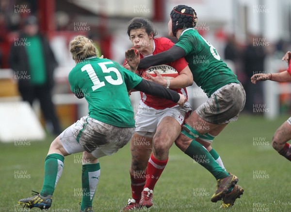 030213 - Wales Women v Ireland Women, 2013 RBS Womens 6 Nations, Aberavon - Wales' Rebecca de Filippo is tackled by Ireland's Niamh Briggs and Ireland's Joy Neville