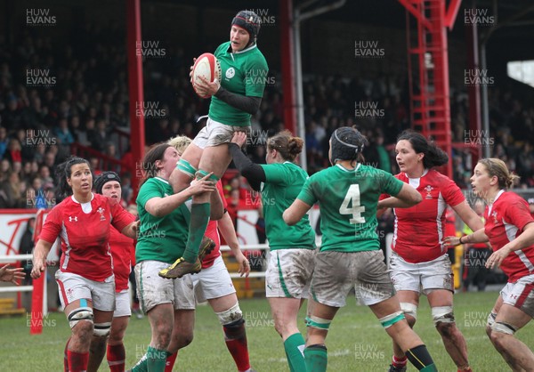 030213 - Wales Women v Ireland Women, 2013 RBS Womens 6 Nations, Aberavon - Ireland's Joy Neville claims line out ball