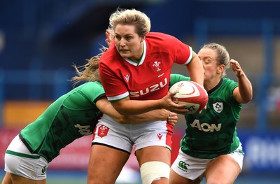 100421 - Wales Women v Ireland Women - Women's Six Nations - Teleri Wyn Davies of Wales is tackled by Beibhinn Parsons and Stacey Flood of Ireland