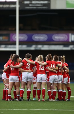 100421 - Wales Women v Ireland Women - Women's 2021 Six Nations Pool B - Wales team huddle