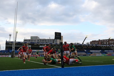 100421 - Wales Women v Ireland Women - Women's 2021 Six Nations Pool B - Dorothy Wall of Ireland scores a try