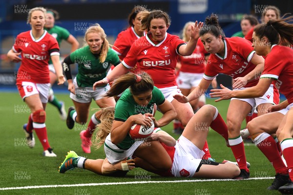 100421 - Wales Women v Ireland Women - Women's Six Nations - Sene Naoupu of Ireland scores try