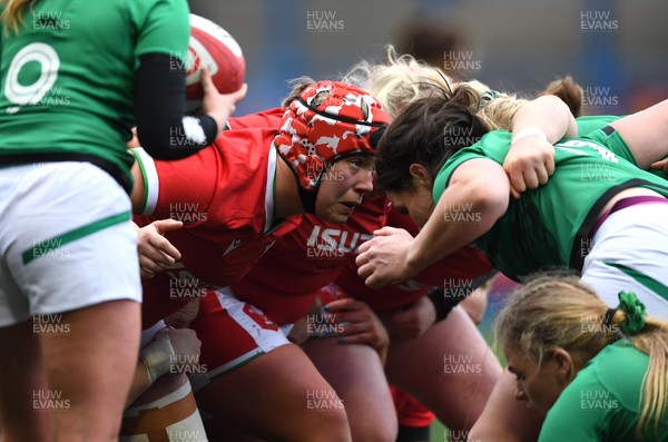100421 - Wales Women v Ireland Women - Women's Six Nations - Donna Rose of Wales scrummages