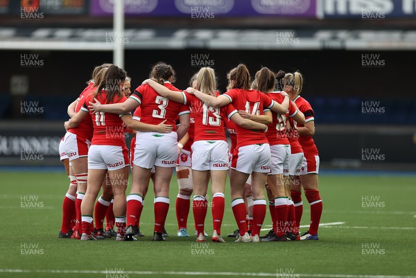 100421 - Wales Women v Ireland Women - Women's 2021 Six Nations Pool B - Wales team huddle