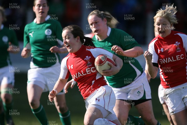 13.03.11 Wales Women v Ireland Women ... Wales Elen Evans runs in to score try. 