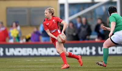 150315 - Wales Women v Ireland Women - RBS Womens 6 Nations 2015 -Elinor Snowsill of Wales