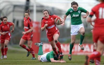 150315 - Wales Women v Ireland Women - RBS Womens 6 Nations 2015 -Elen Evans of Wales gets into space