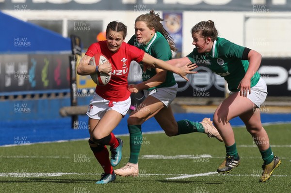 170319 - Wales v Ireland, Women's Six Nations 2019 - Jasmine Joyce of Wales breaks away