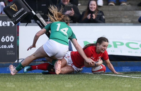 170319 - Wales v Ireland, Women's Six Nations 2019 - Jasmine Joyce of Wales races in to score try