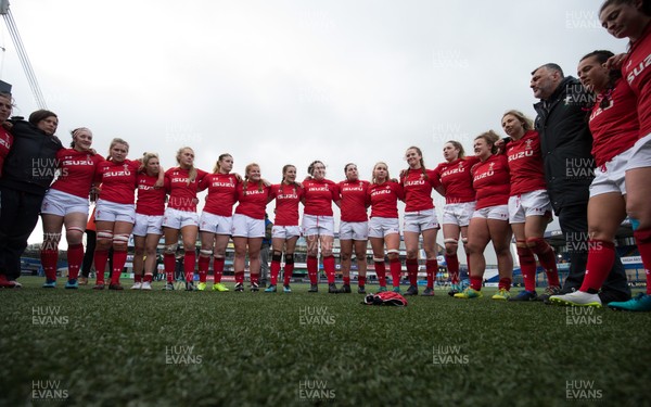 170319 - Wales v Ireland, Women's Six Nations 2019 - The Welsh team huddle together after their win over Ireland
