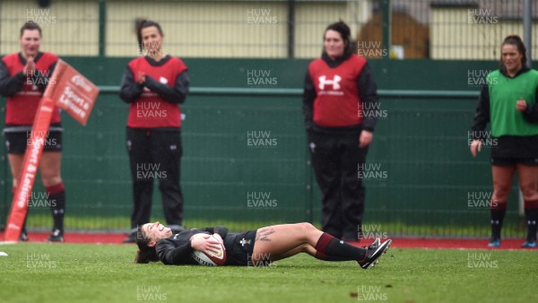 210118 - Wales Women v Ireland Women - Jess Kavanagh-Williams of Wales scores her second try
