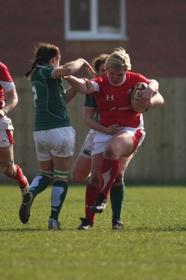 21.03.09 Wales vs. Ireland. Women's 6 Nations. Catrin Edwards goes on a charge. 