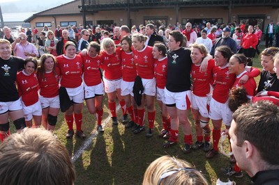 21.03.09 Wales vs. Ireland. Women's 6 Nations.  The Wales Women's rugby team celebrate as they win the Triple Crown. 