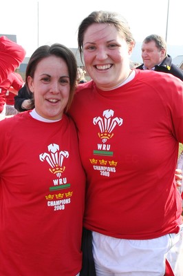 21.03.09 Wales vs. Ireland. Women's 6 Nations.  The Wales Women's rugby team celebrate as they win the Triple Crown. 