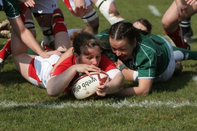 21.03.09 Wales vs. Ireland. Women's 6 Nations. Jenny Davies reaches out to score Wales' opening try. 