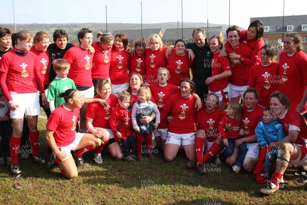 21.03.09 Wales vs. Ireland. Women's 6 Nations.  The Wales Women's rugby team celebrate as they win the Triple Crown. 