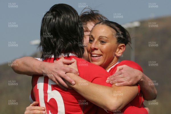 21.03.09 Wales vs. Ireland. Women's 6 Nations. Non Evans(R) celebrates after scoring Wales' second try. 