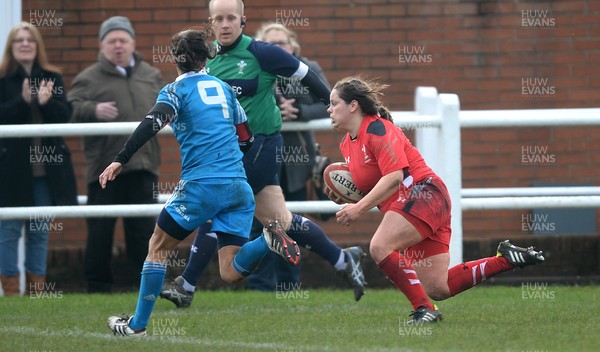 020214 - Wales Women v Italy  Women - RBS Women's Six Nations 2014 -Lowri Harries of Wales scores try