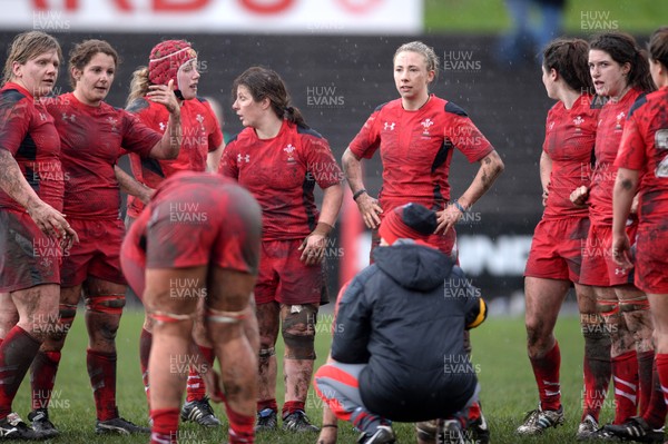 020214 - Wales Women v Italy  Women - RBS Women's Six Nations 2014 -Wales look dejected