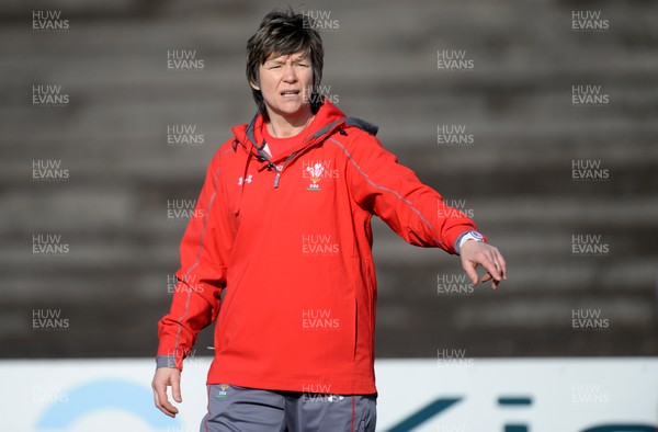 020214 - Wales Women v Italy  Women - RBS Women's Six Nations 2014 -Liza Burgess