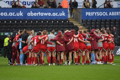 030625 - Wales Women v Italy Women - UEFA Women's Nations League - Wales team huddle at full time