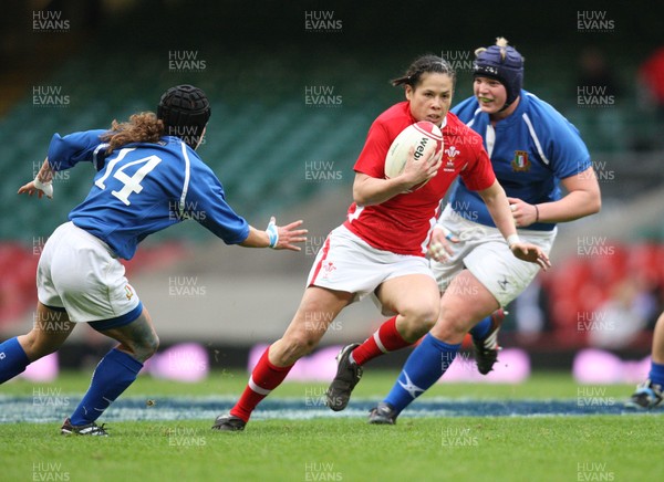 100312 -  Wales Women v Italy Women  - Wales' Naomi Thomas charges forward