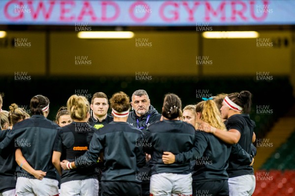 110318 - Wales Women v Italy Women, Nat West 6 Nations Championship -  Team coach Rowland Phillips in the huddle ahead of Kick off 