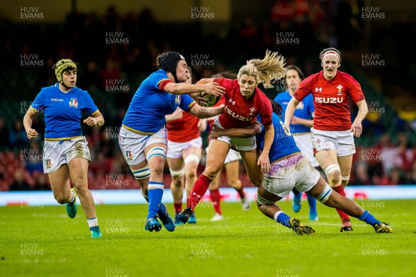 110318 - Wales Women v Italy Women, Nat West 6 Nations Championship - Robyn Wilkins of Wales prepares to convert the try 