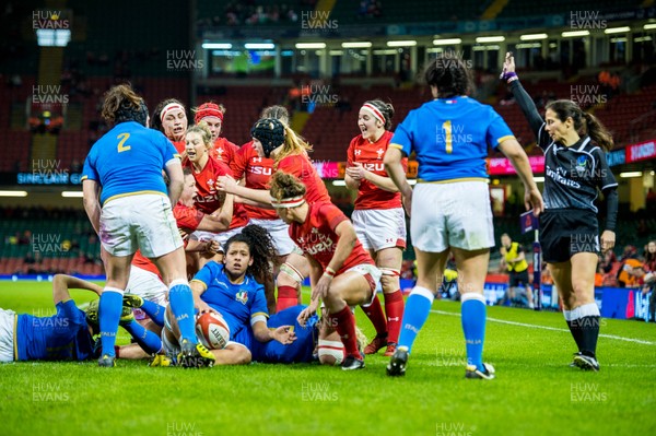 110318 - Wales Women v Italy Women, Nat West 6 Nations Championship - Wales are awarded a try during the first half 