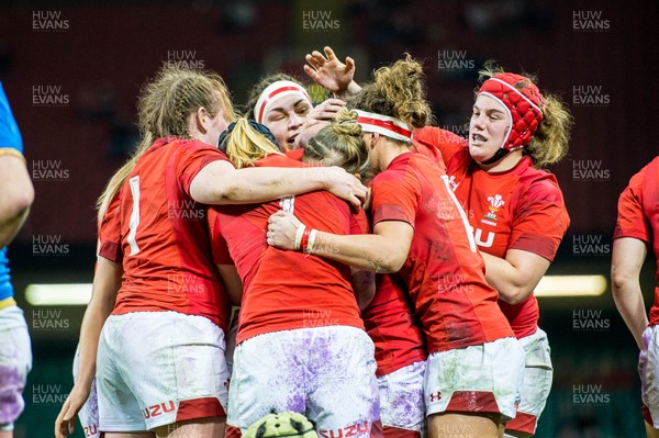 110318 - Wales Women v Italy Women, Nat West 6 Nations Championship - Wales celebrate their try 