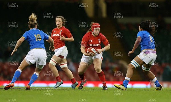 110318 - Wales Women v Italy Women - Natwest 6 Nations Championship - Carys Philips of Wales is challenged by Elisa Giordano of Italy