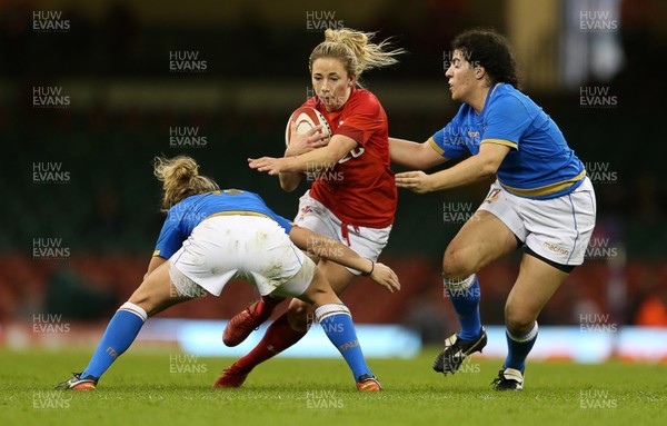 110318 - Wales Women v Italy Women - Natwest 6 Nations Championship - Elinor Snowsill of Wales is tackled by Veronica Madia and Gaia Giacomoli of Italy