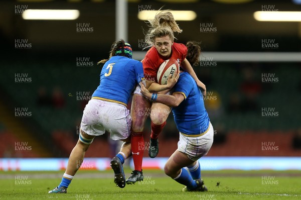 110318 - Wales Women v Italy Women - Natwest 6 Nations Championship - Hannah Jones of Wales is tackled by Giordana Duca and Melissa Bettoni of Italy
