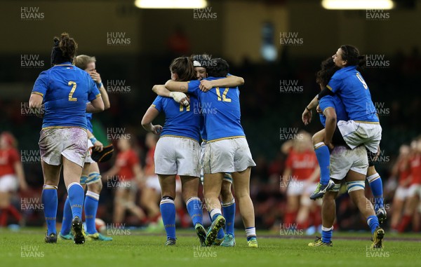 110318 - Wales Women v Italy Women - Natwest 6 Nations Championship - Italy celebrate the victory