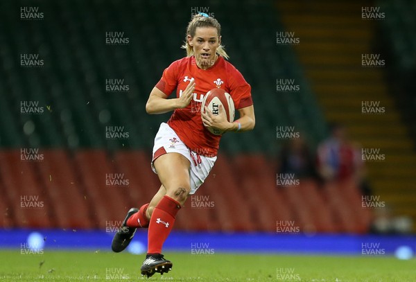 110318 - Wales Women v Italy Women - Natwest 6 Nations Championship - Kerin Lake of Wales