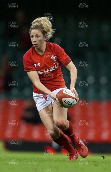 110318 - Wales Women v Italy Women - Natwest 6 Nations Championship - Elinor Snowsill of Wales