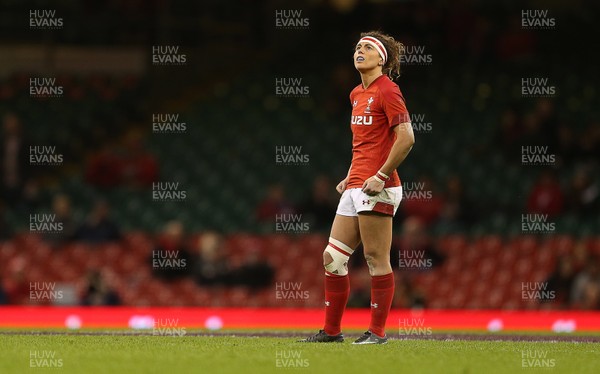 110318 - Wales Women v Italy Women - Natwest 6 Nations Championship - Jess Kavanagh-Williams of Wales
