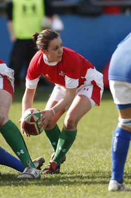 21.03.10 Wales v Italy - Womens' 6 Nations Championship - Wales' Amy Day sets up another attacking phase.  