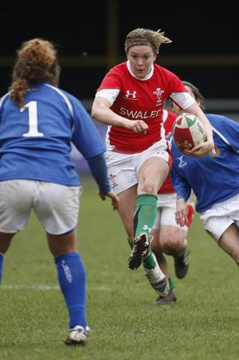 21.03.10 Wales v Italy - Womens' 6 Nations Championship - Wales' Aimee Young takes on Italy's Cucchiella Elisa. 