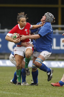 21.03.10 Wales v Italy - Womens' 6 Nations Championship - Wales' Non Evans hands off Italy's Gaudino Silvia as Cioffi Maria Grazia hangs on in the tackle. 