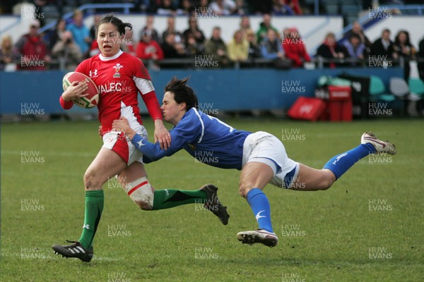 21.03.10 Wales v Italy - Womens' 6 Nations Championship - Wales' Naomi Thomas holds off Italy's Furlan Manuela's desperate tackle on her way to score a try. 