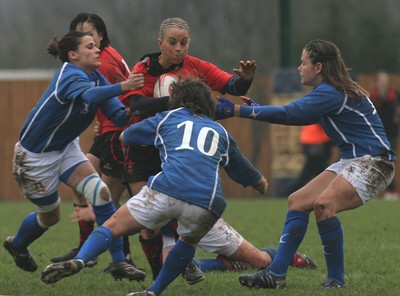 24.02.08 The Women's 6 Nations. Wales vs. Italy...  Non Evans takes on Giulia Bratusch(L), Valentina Schiavon(10) & Veronica Sciavon.  
