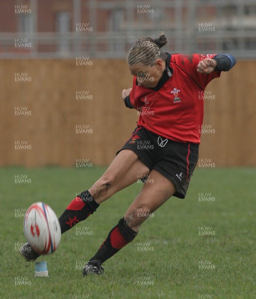 24.02.08 The Women's 6 Nations. Wales vs. Italy...  Non Evans opens the scoring with a penalty for Wales.  